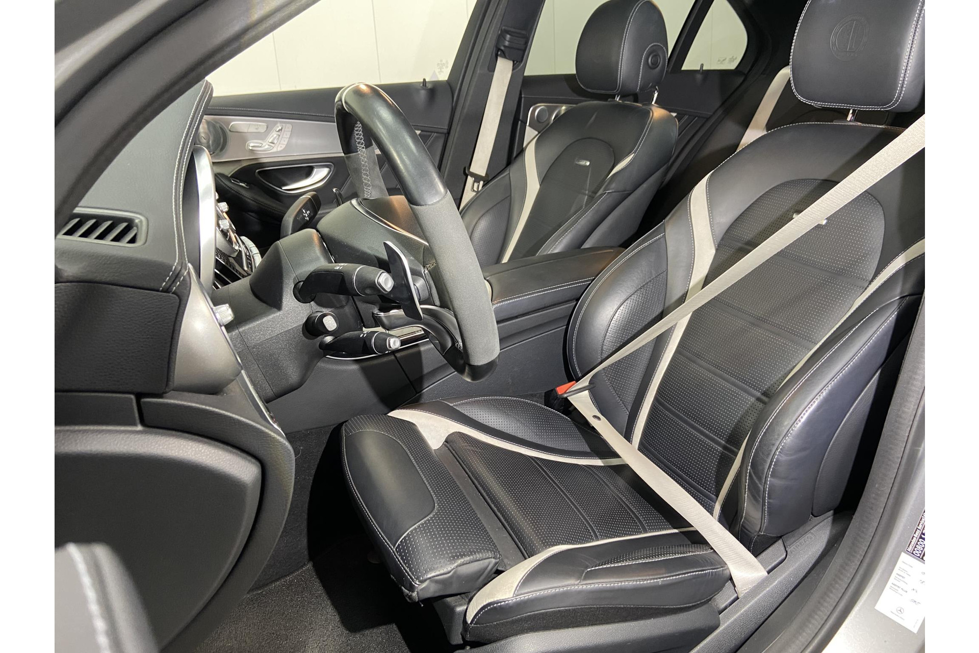 Mercedes-Benz C-Klasse C63S C63 63 S AMG*HUD*IWC*PANO*LED*CARBON*DISTR+